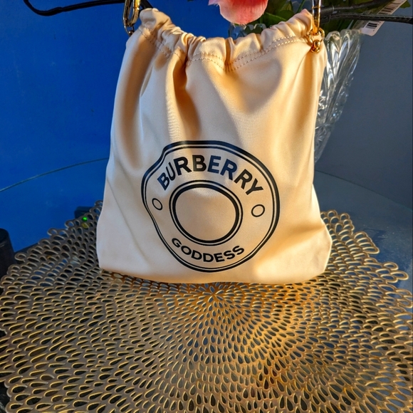 Burberry - Picture 3 of 8